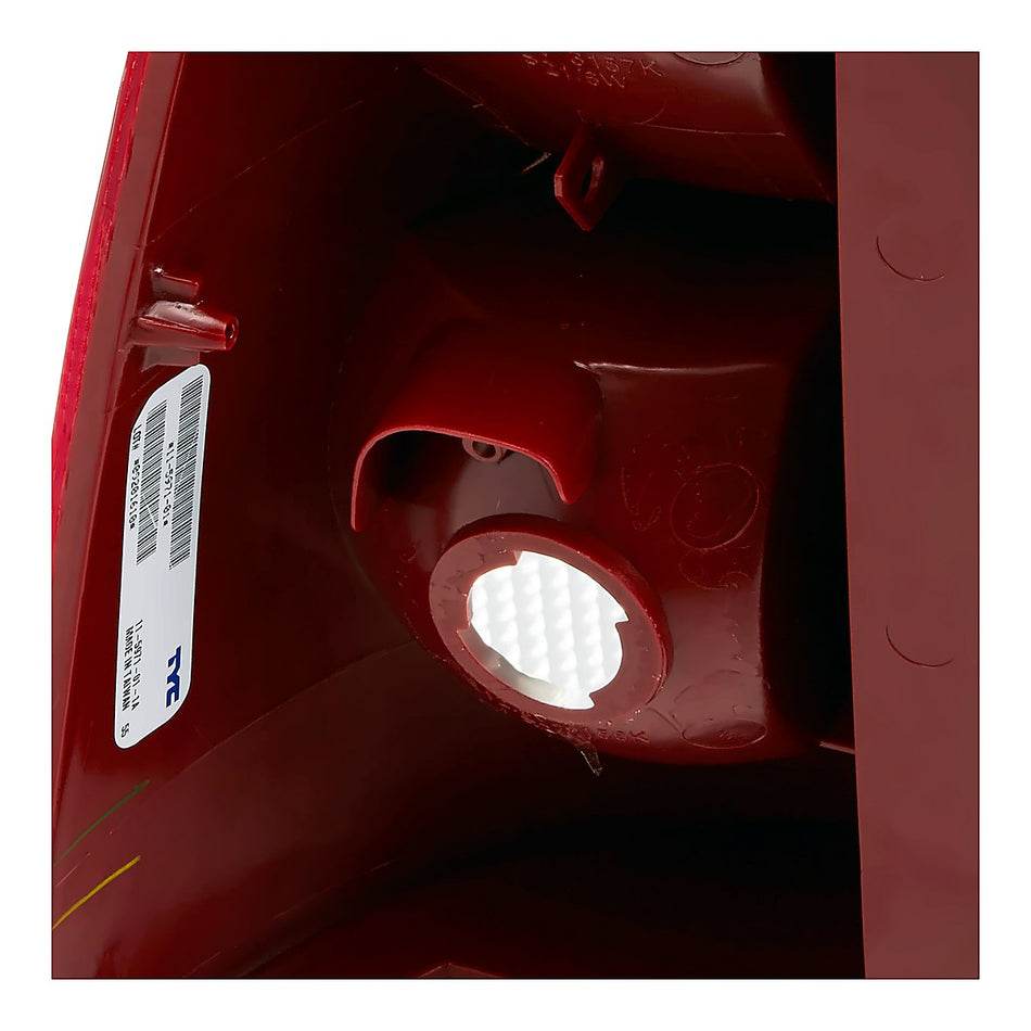 2001-2003 Ford Focus Tail Lights, driver side, left-side view, FO2800179