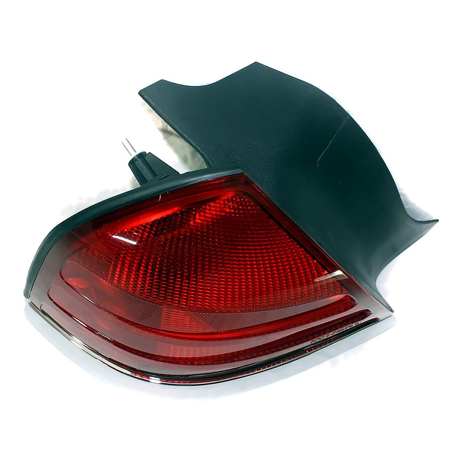 1999-2002 Ford Crown Victoria Tail Lights, passenger side, left-side view, FO2801176