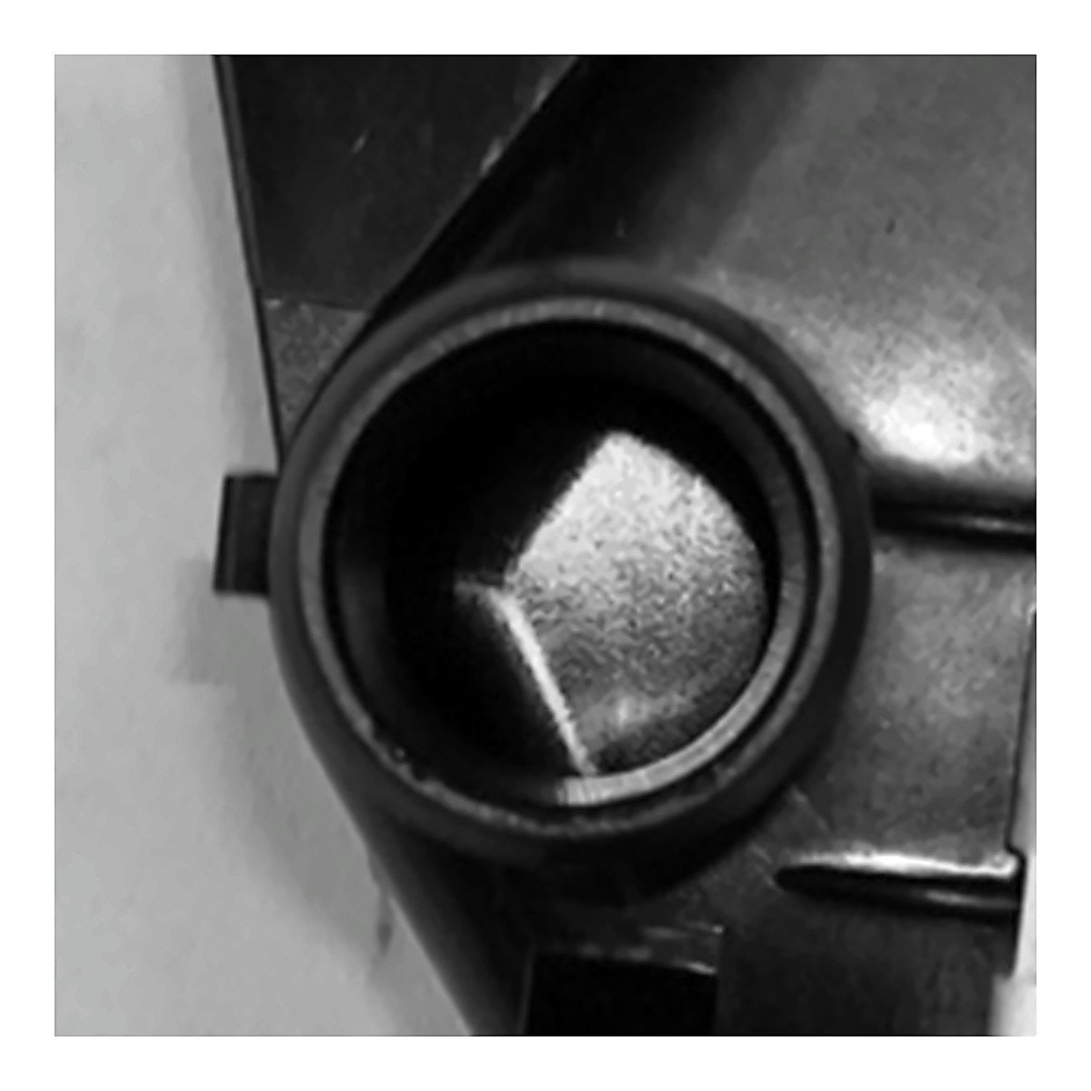 2003-2007 Ford Focus Radiator, right-side view, FO3010254